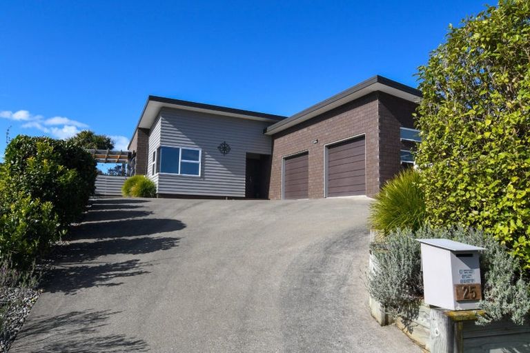 Photo of property in 25 Admiralty Place, Waikawa, Picton, 7220
