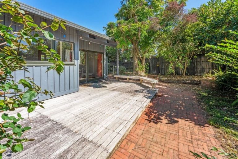 Photo of property in 16 Broman Place, Half Moon Bay, Auckland, 2012