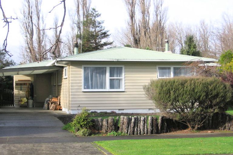 Photo of property in 71 Ruamahanga Crescent, Terrace End, Palmerston North, 4410