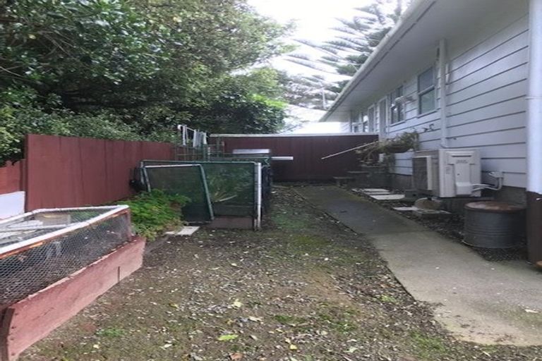 Photo of property in 210f4 Newlands Road, Newlands, Wellington, 6037