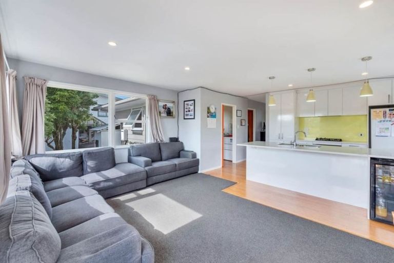 Photo of property in 50 Tamahere Drive, Glenfield, Auckland, 0629