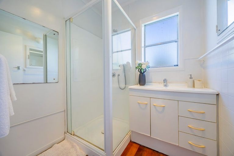 Photo of property in 21 View Road, Glenfield, Auckland, 0627