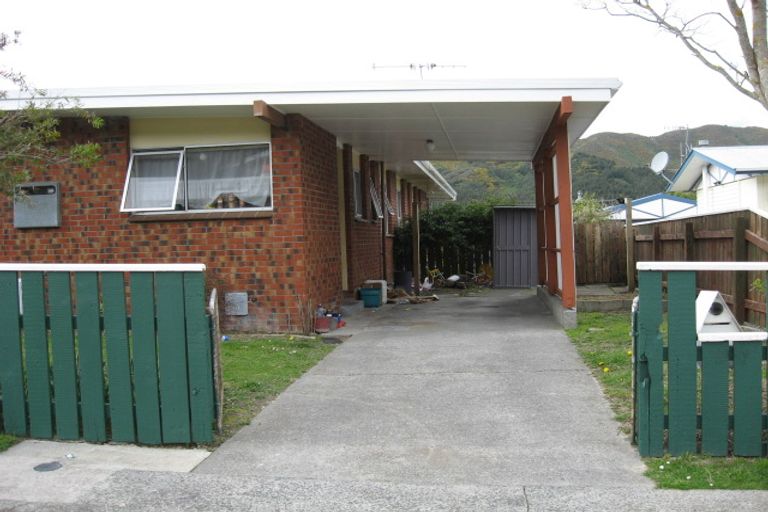 Photo of property in 2/5 Kendal Grove, Wainuiomata, Lower Hutt, 5014
