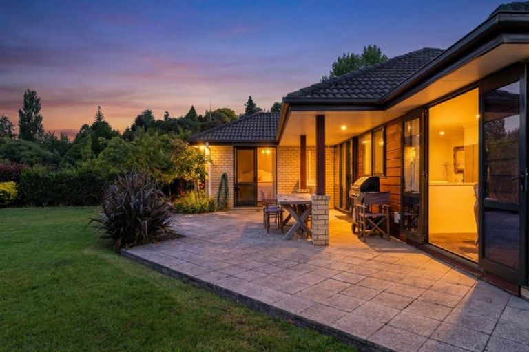 Photo of property in 20 Gemini Place, Kawaha Point, Rotorua, 3010