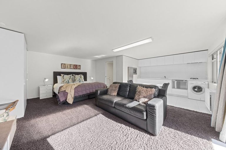 Photo of property in 59 Gilbert Street, New Plymouth, 4310