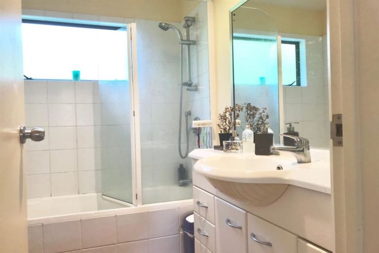 Photo of property in 25 Shetland Street, Glen Eden, Auckland, 0602