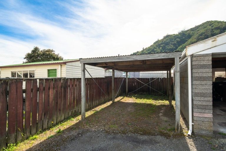 Photo of property in Claredon Court, 46b York Street, Picton, 7220