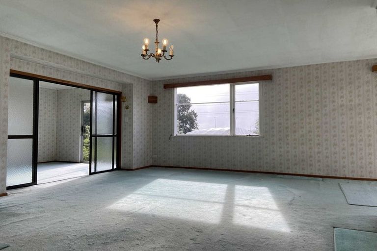 Photo of property in 62 Royal View Road, Te Atatu South, Auckland, 0610