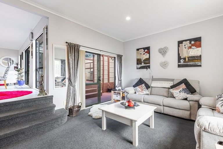 Photo of property in 52 Hewlett Road, Massey, Auckland, 0614