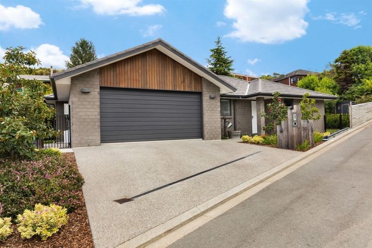 Photo of property in 31 Mooring Close, Whitby, Porirua, 5024