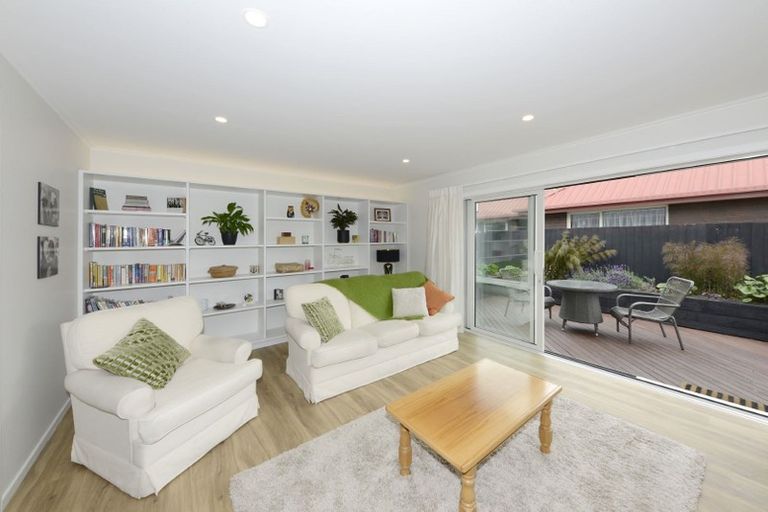 Photo of property in 11 Ludecke Place, Sockburn, Christchurch, 8042