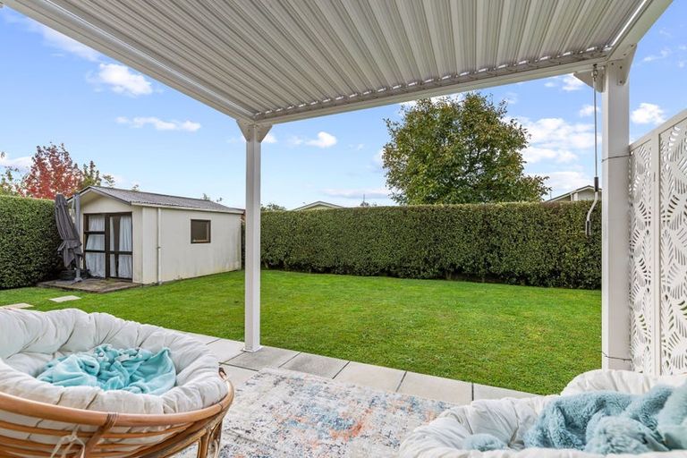 Photo of property in 21 La Perouse Place, Northcote, Christchurch, 8052