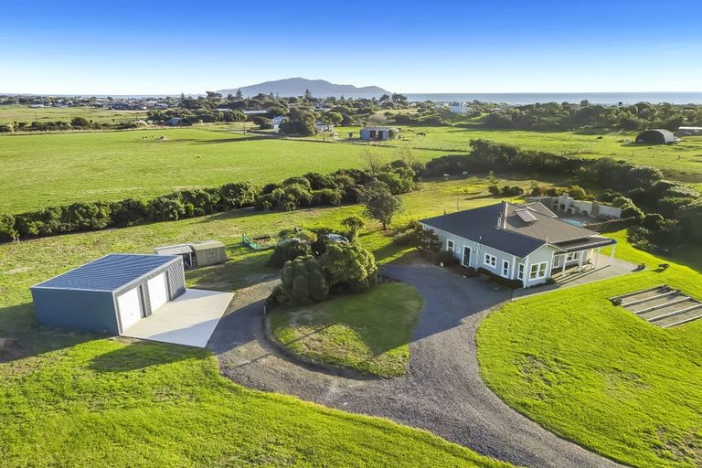 Photo of property in 47 Sandown Road, Te Horo Beach, Otaki, 5581