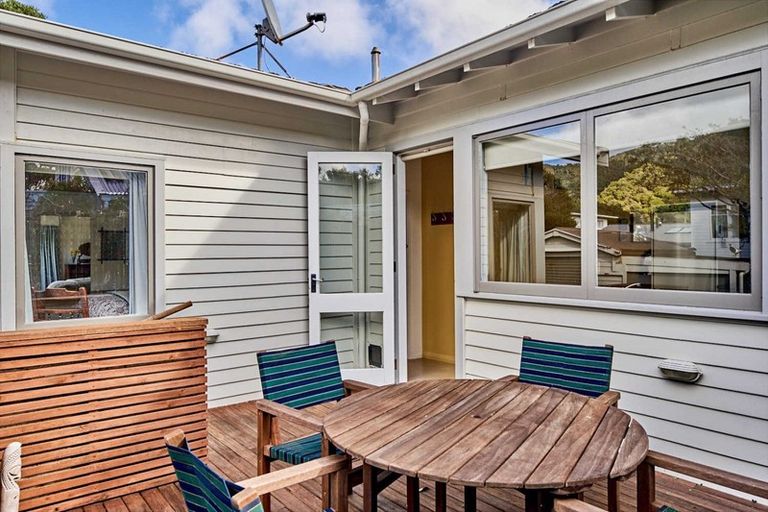Photo of property in 143 Marine Parade, Eastbourne, Lower Hutt, 5013