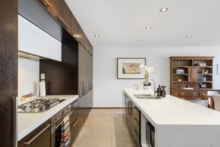 Photo of property in 12 Holly Road, St Albans, Christchurch, 8014