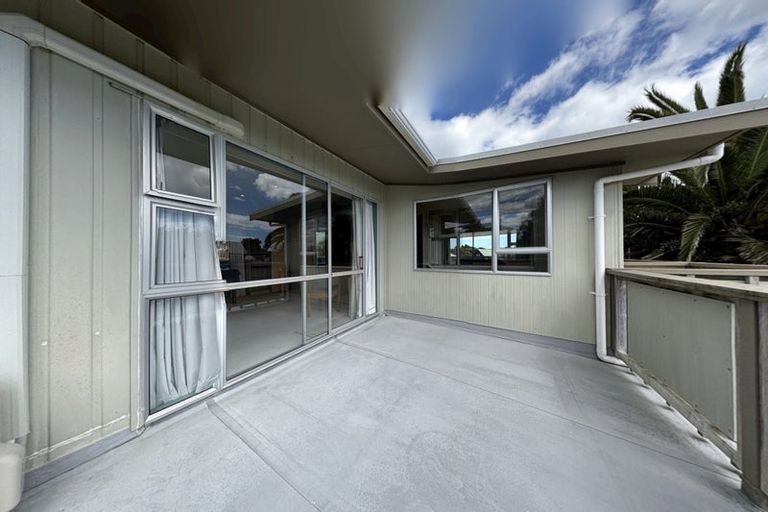 Photo of property in 17 Freyberg Crescent, Waikanae Beach, Waikanae, 5036