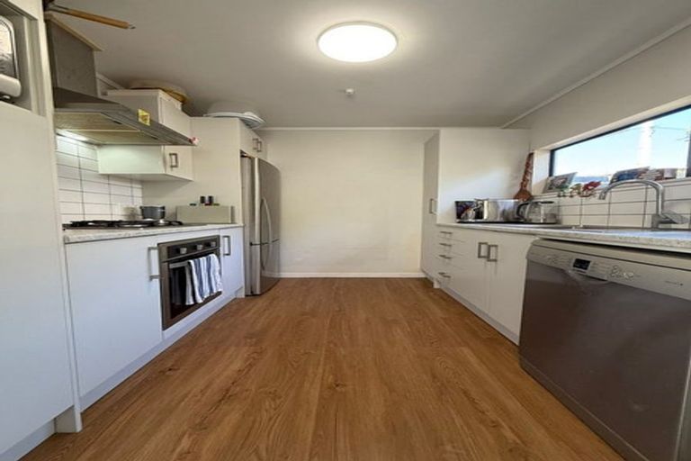 Photo of property in 3/227 Wairau Road, Totara Vale, Auckland, 0627