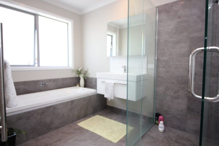 Photo of property in 5 Loeb Place, Rolleston, 7614