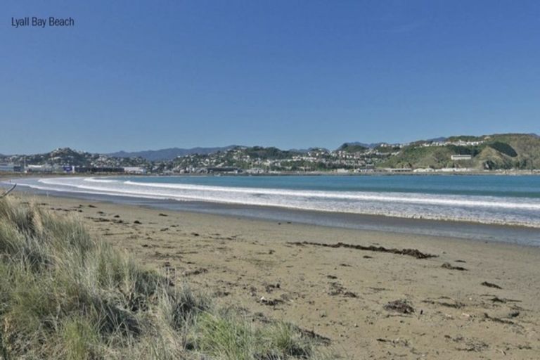 Photo of property in 10/171f Queens Drive, Lyall Bay, Wellington, 6022