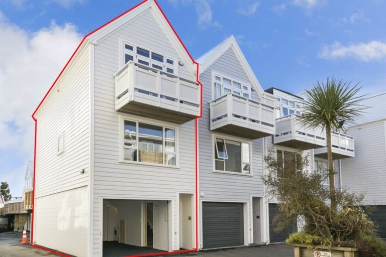 Photo of property in Pirie Street Townhouses, 17/35u Pirie Street, Mount Victoria, Wellington, 6011