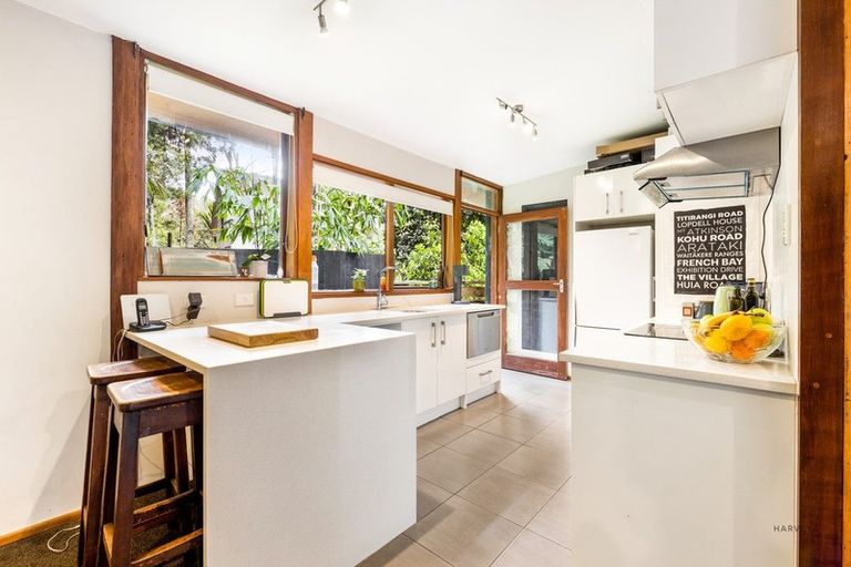 Photo of property in 24 Mahoe Road, Titirangi, Auckland, 0604