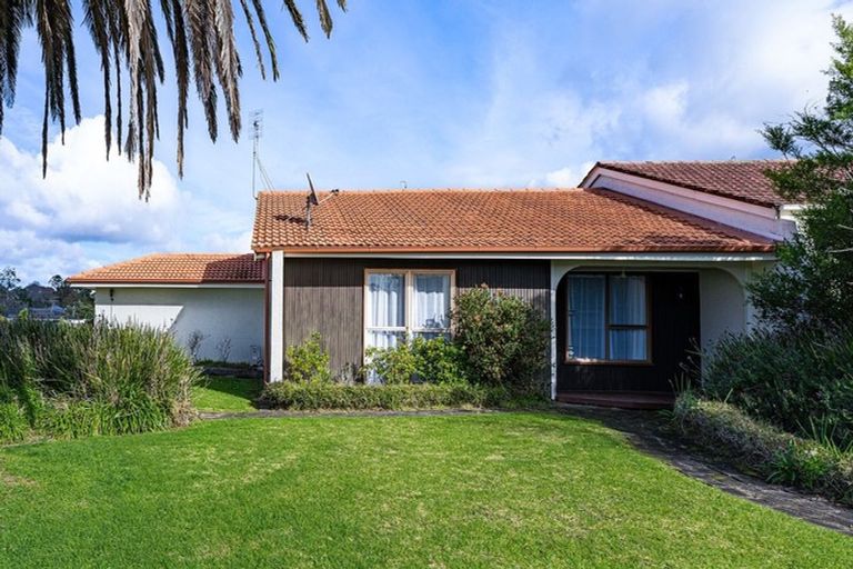 Photo of property in 2/63 Walworth Avenue, Pakuranga Heights, Auckland, 2010
