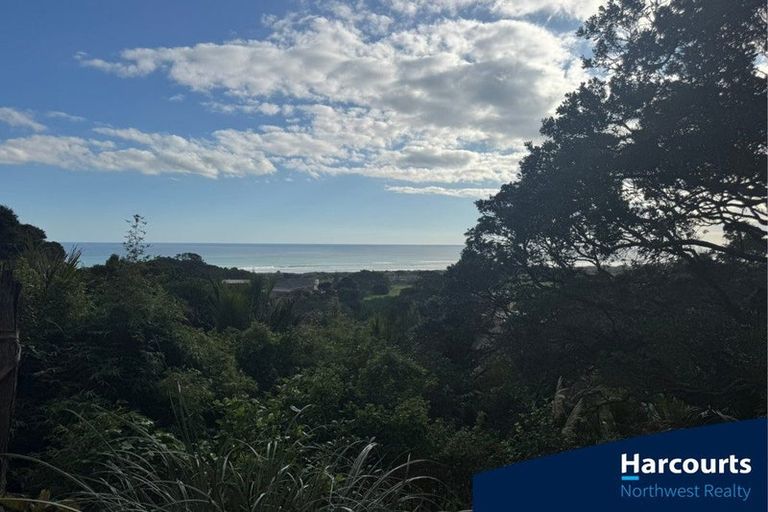 Photo of property in 296 Motutara Road, Muriwai, Waimauku, 0881