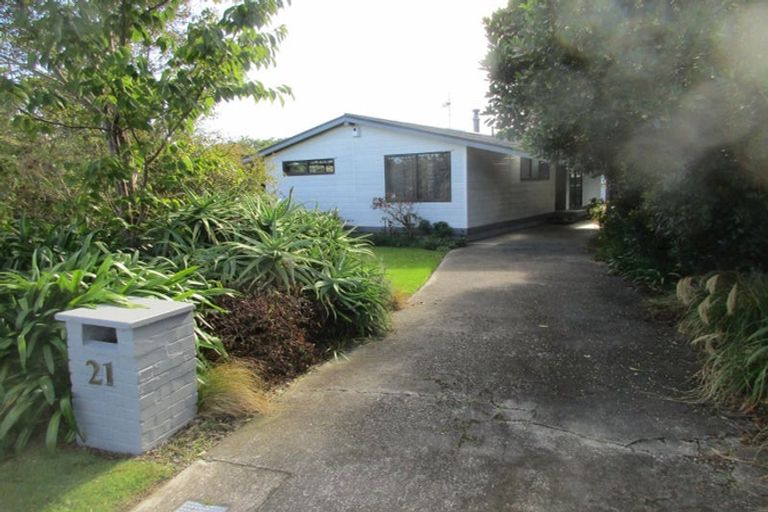 Photo of property in 21 Oriwa Street, Waikanae, 5036