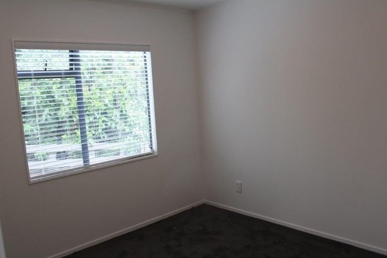 Photo of property in 2 Ware Place, Pakuranga Heights, Auckland, 2010