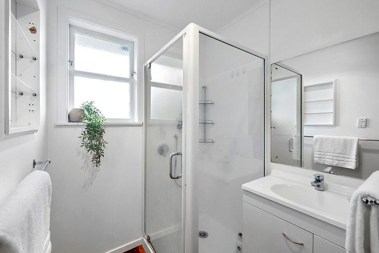 Photo of property in 1a Ward Place, Marfell, New Plymouth, 4310