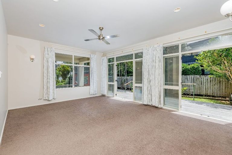 Photo of property in 17 Highwood Grove, Torbay, Auckland, 0630