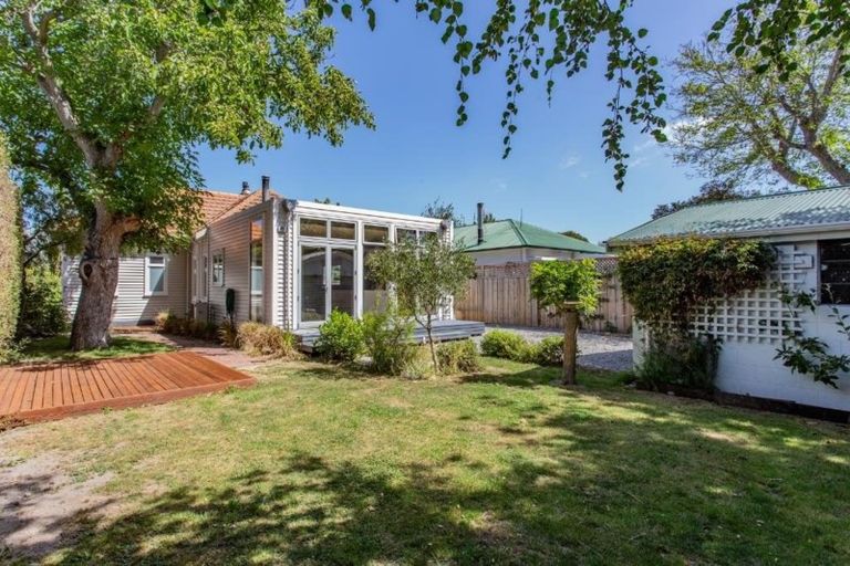 Photo of property in 145 Holly Road, St Albans, Christchurch, 8014
