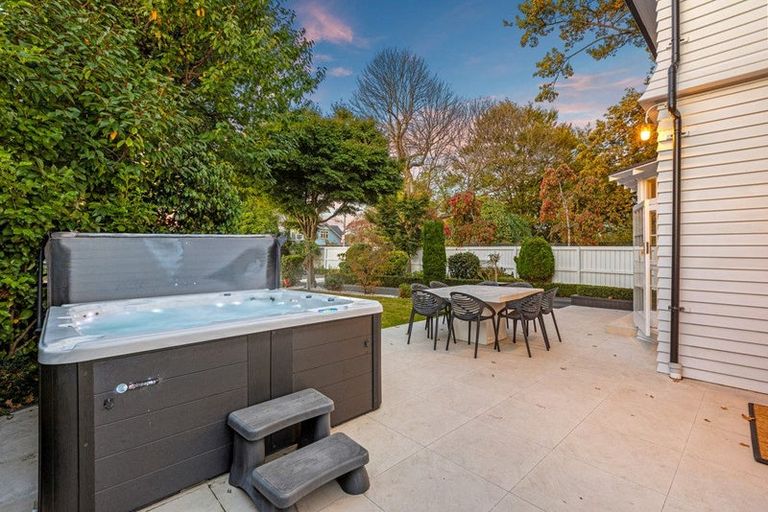 Photo of property in 191 Fendalton Road, Fendalton, Christchurch, 8052