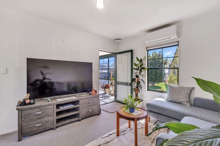 Photo of property in 3/70 Whiteley Street, Moturoa, New Plymouth, 4310