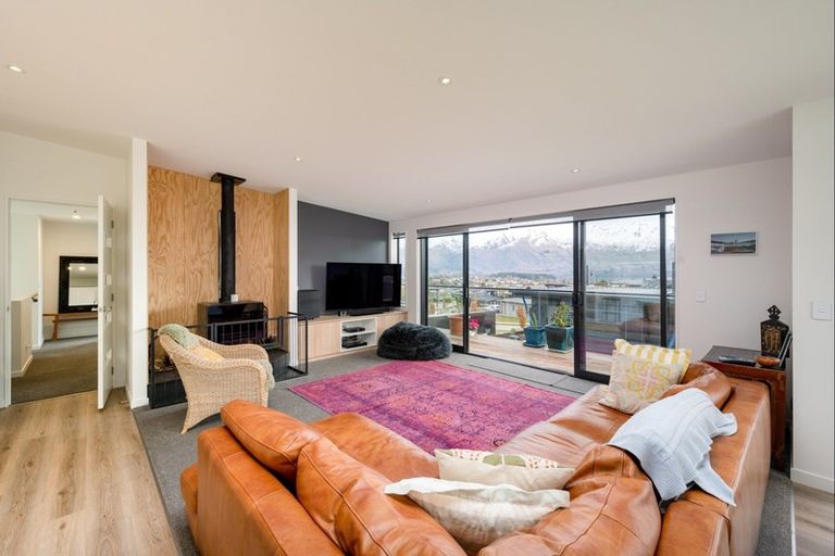 Photo of property in 9 Barclay Place, Wanaka, 9305