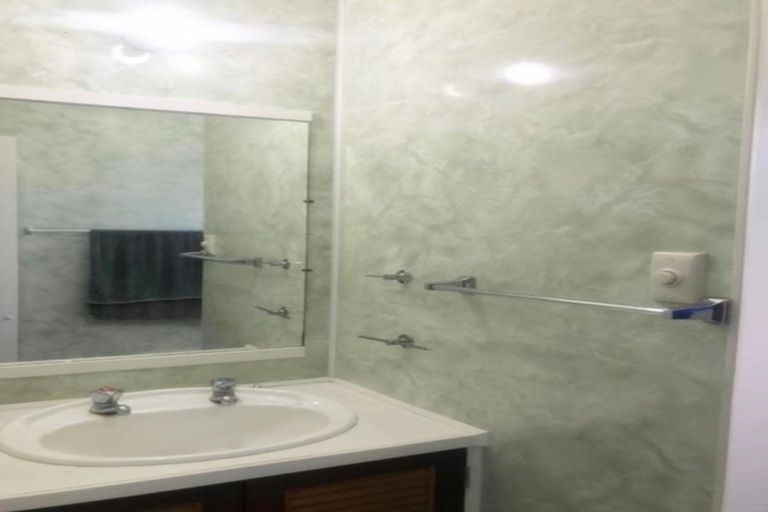 Photo of property in 4 Panorama Court, Red Beach, 0932