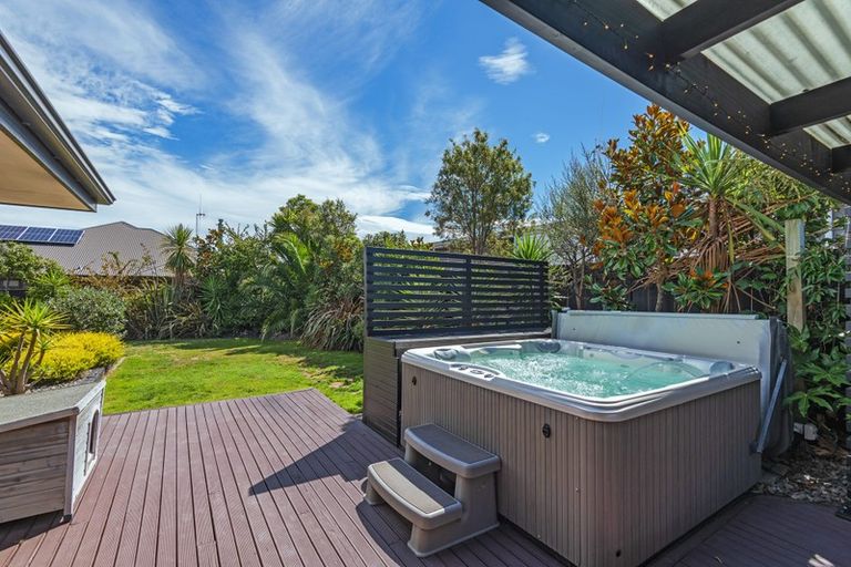 Photo of property in 5 Galea Grove, Kelvin Grove, Palmerston North, 4414