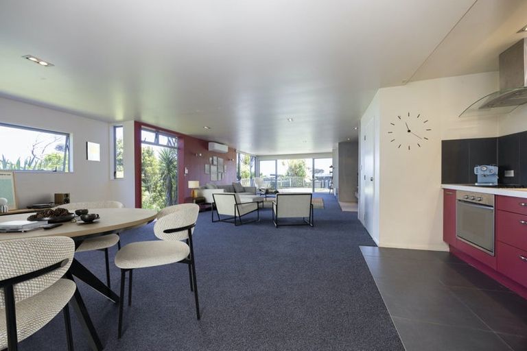 Photo of property in 16 Log Race Road, Piha, New Lynn, 0772