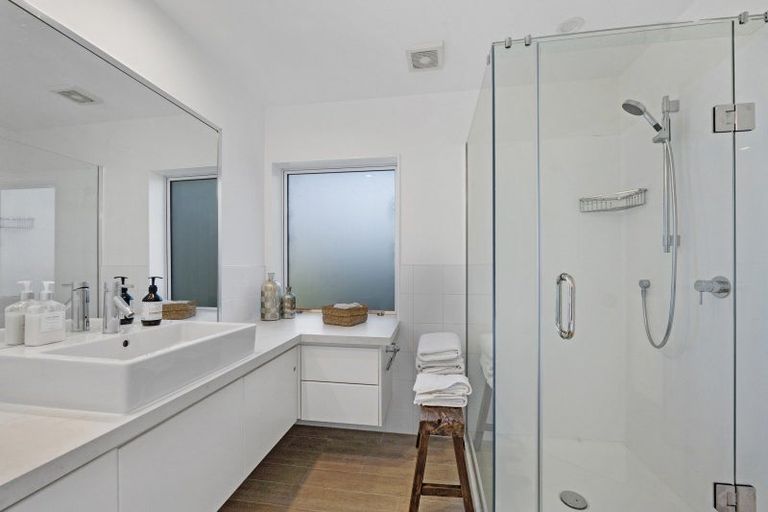 Photo of property in 39 Eastcliffe Road, Castor Bay, Auckland, 0620