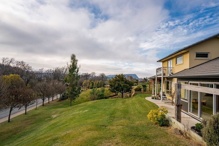 Photo of property in 1 Hollyhock Lane, Wanaka, 9305