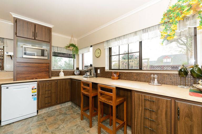 Photo of property in 14 Peter Hall Drive, Kelvin Grove, Palmerston North, 4414