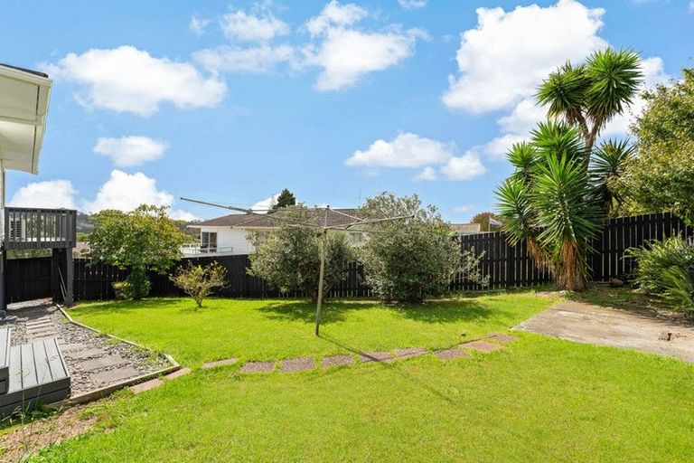 Photo of property in 2/1 Cantina Avenue, Bayview, Auckland, 0629