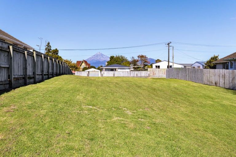Photo of property in 11 Banks Street, Marfell, New Plymouth, 4310