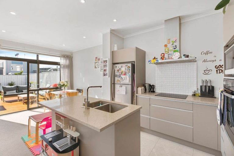 Photo of property in 11 Spotted Dove Road, Hobsonville, Auckland, 0616