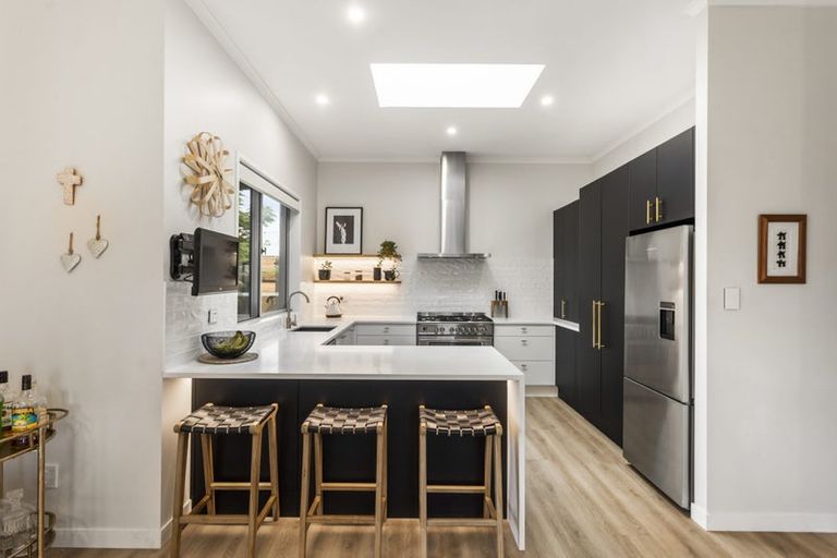 Photo of property in 41 Saltwood Street, Red Beach, 0932