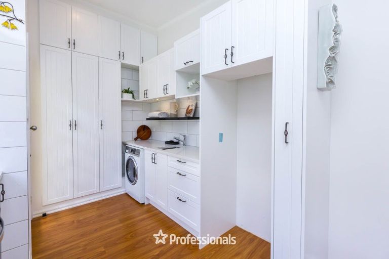 Photo of property in 6 Fendalton Crescent, Pinehaven, Upper Hutt, 5019