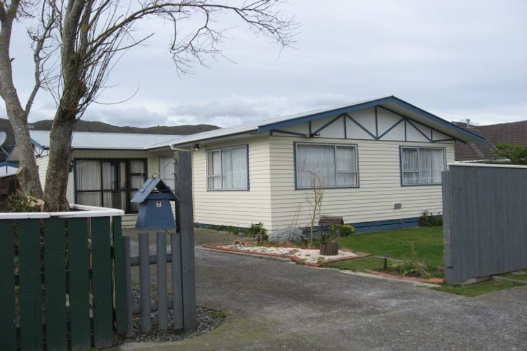 Photo of property in 7 Kendal Grove, Wainuiomata, Lower Hutt, 5014
