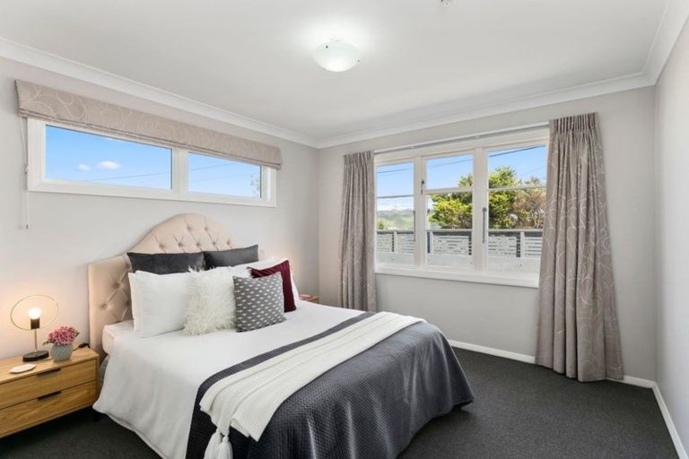 Photo of property in 14 Ruskin Road, Newlands, Wellington, 6037