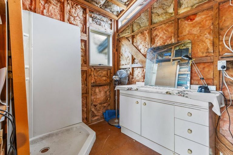 Photo of property in 69 Mcleod Road, Te Atatu South, Auckland, 0610