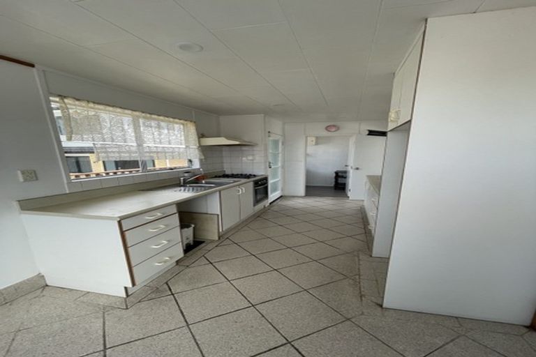 Photo of property in 14b Pipitea Place, Massey, Auckland, 0614